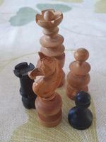 Schachfiguren aus Holz