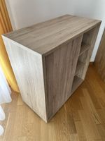 Praktisches Holz Schränkli mit Tablaren