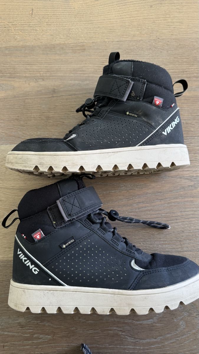 Viking Scarpe per ragazzi: schwarze Viking Winterschuhe Gr.38 – Usato da Moosseedorf venduto da mswalker