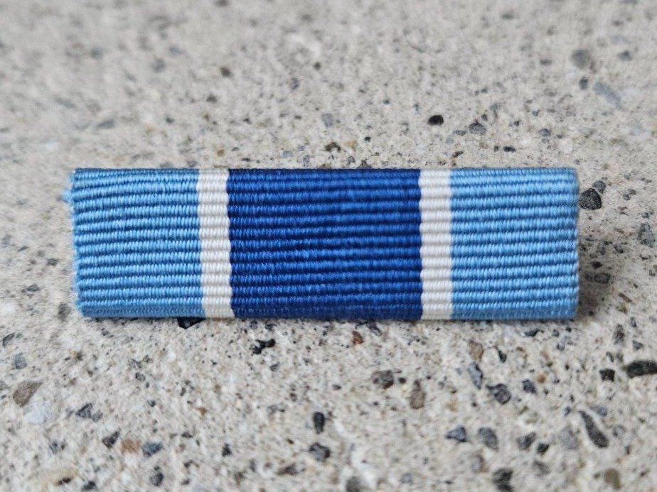Schweizer Armee Placchette & Badge: *** Ribbon UN Einsatz *** – Nuovo e nell'imballaggio originale da Riedholz venduto da fr_sIruP