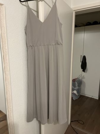 Graues Kleid von HundM Grösse 36 7/8 lang