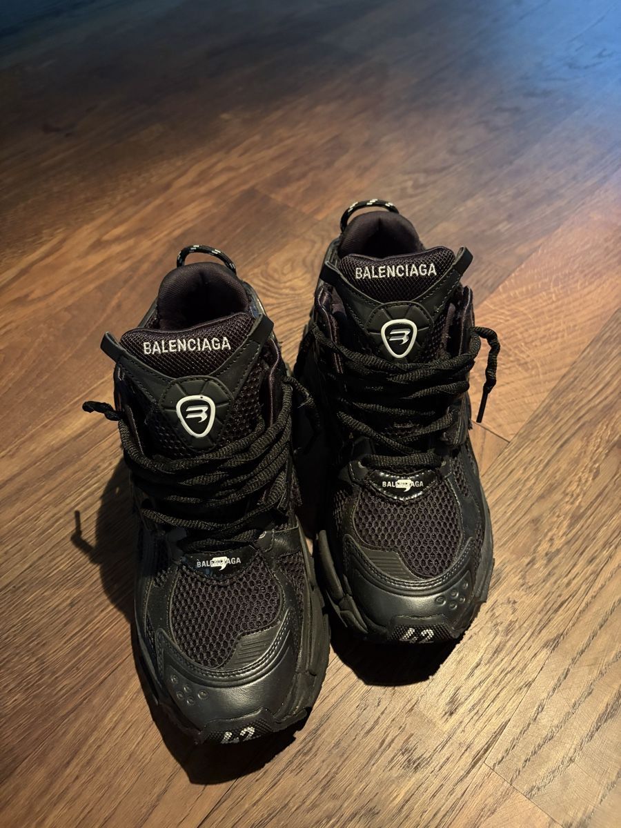 Balenciaga Scarpe da uomo: balenciaga tripel black runner – Usato da Zürich venduto da blavatsky 1