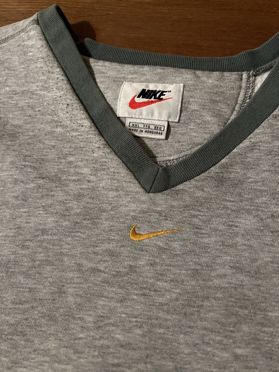 Nike Maglioni & Felpe: Nike Vintage Sweatshirt / Pullover V-Neck Grösse XL – Usato da Basel venduto da Oloir 1