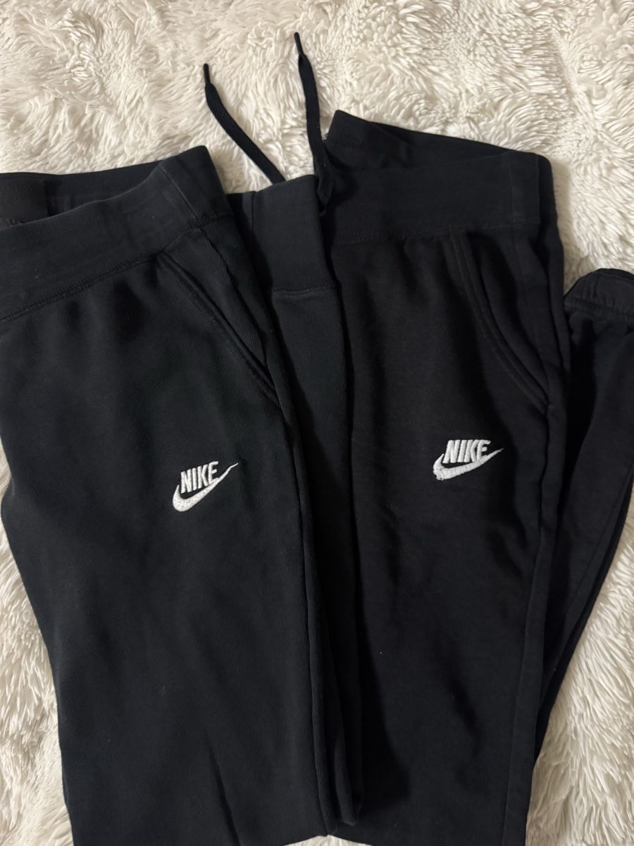 Nike Lotti di vestiti: Damen Nike Trainerhose XS  – Usato da Wetzikon ZH venduto da shey7