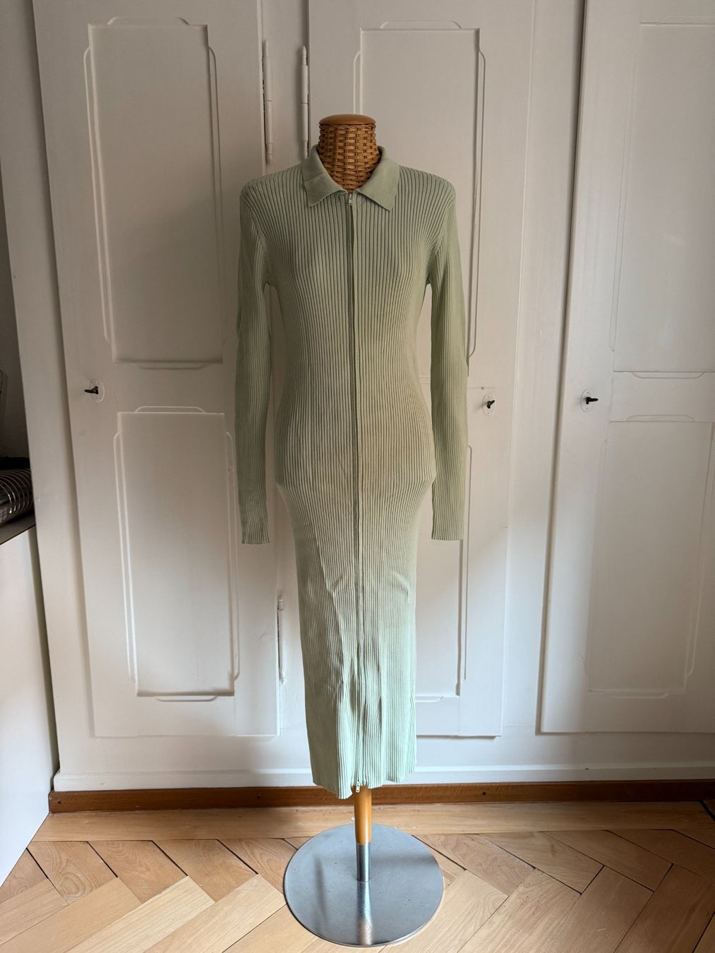 Weekday Vestiti: WEEKDAY - Schlauchkleid lindengrün gestreift S – Usato da Zürich venduto da Diazaio