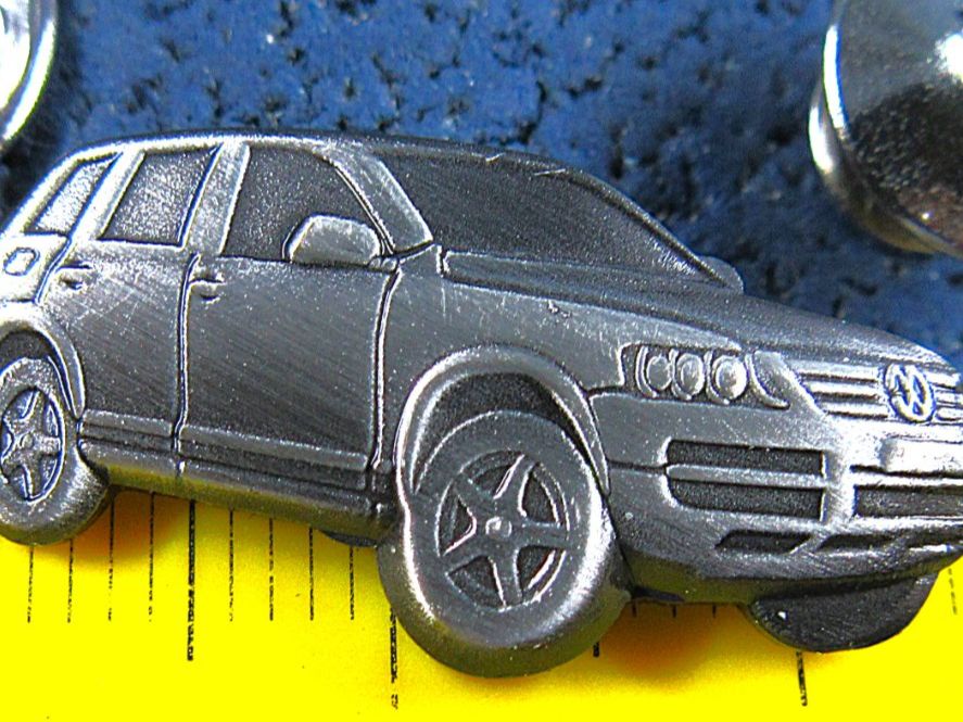 Volkswagen Placchette & Badge: VW SUV 4x4 AUTO PIN MIT SECURITY-CLIP – Usato da Ettingen venduto da Hausi4711 1
