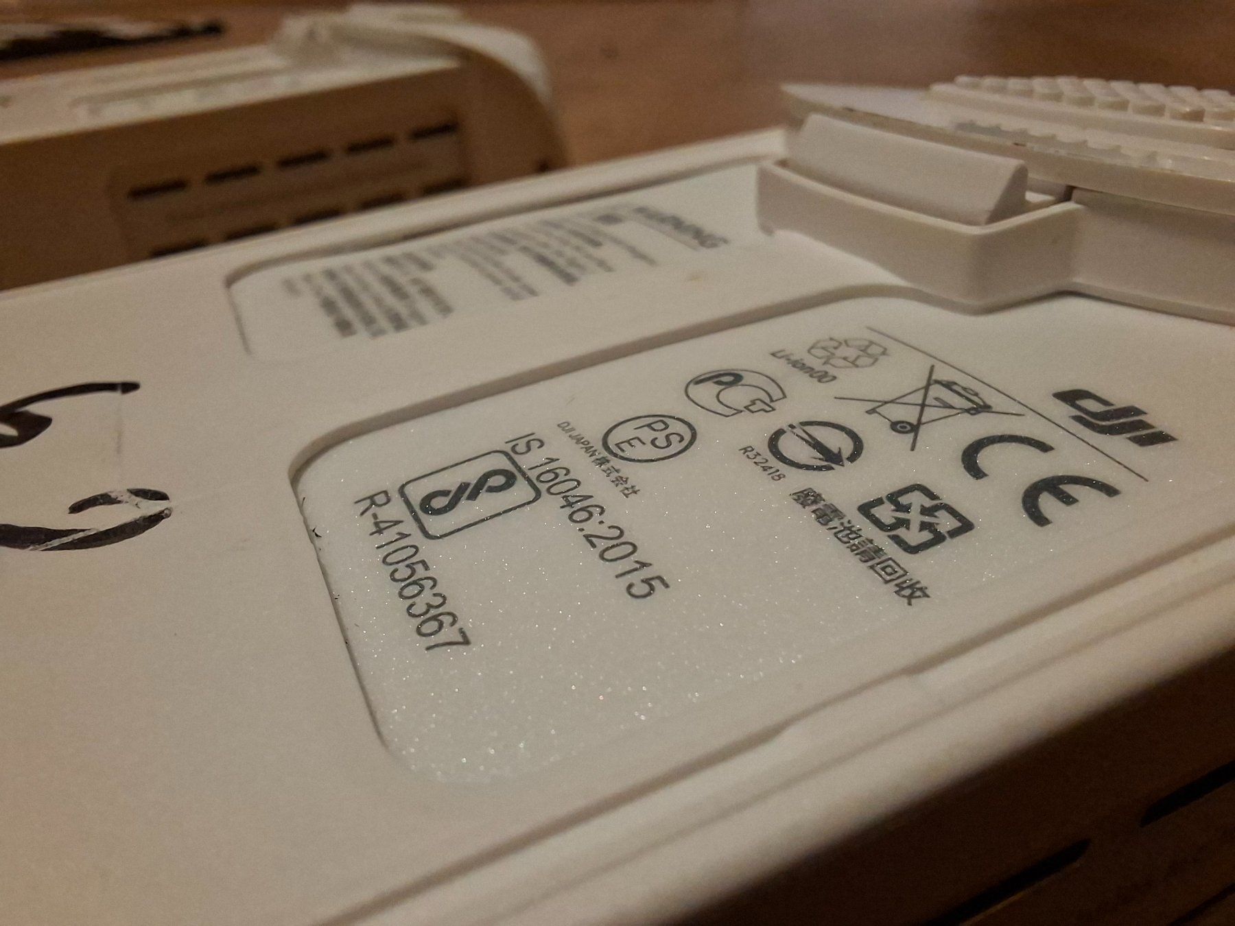 DJI Accus, Chargeurs & Blocs d'alimentation: 3 Stück grosse DJI Phantom 4 Akkus – D'occasion à Grosswangen par Nichtraucher71 3