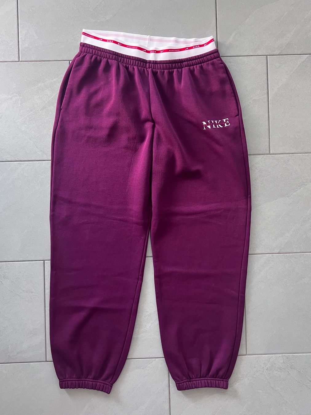 Nike Hosen: NIKE JOGGINGHOSE GR.L – Neu (gemäss Beschreibung) aus Kaltbrunn von .-Chantally-.