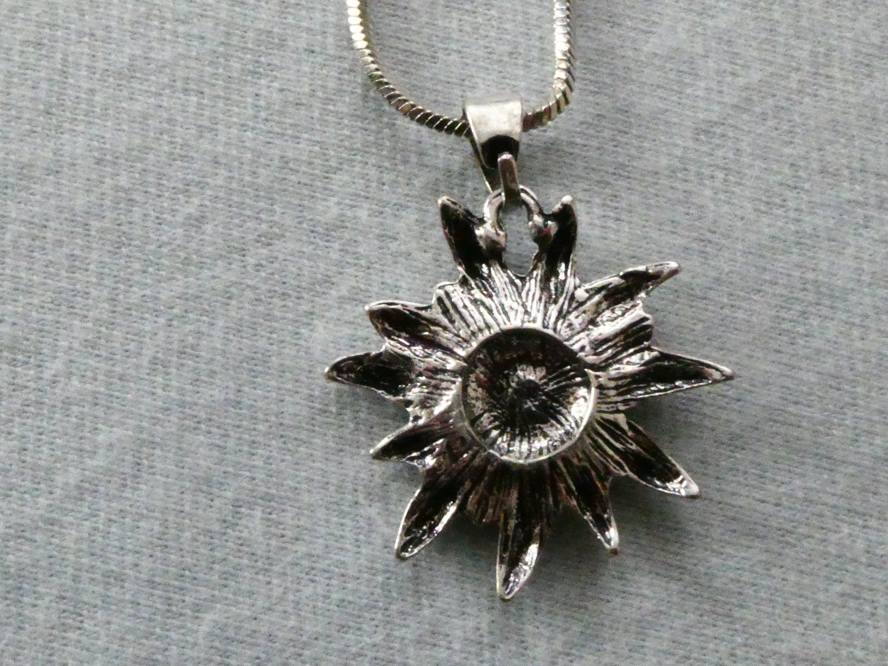 Catenine: Edelweiss Kette und Ohrstecker – Usato da Zürich venduto da Jo-Ma 4