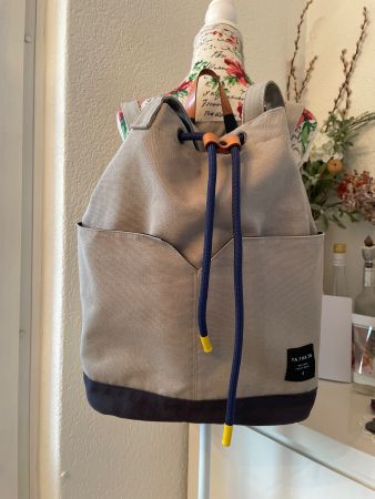 NEU** Rucksack/ Umhängetasche Ta tha ta NP 170.—
