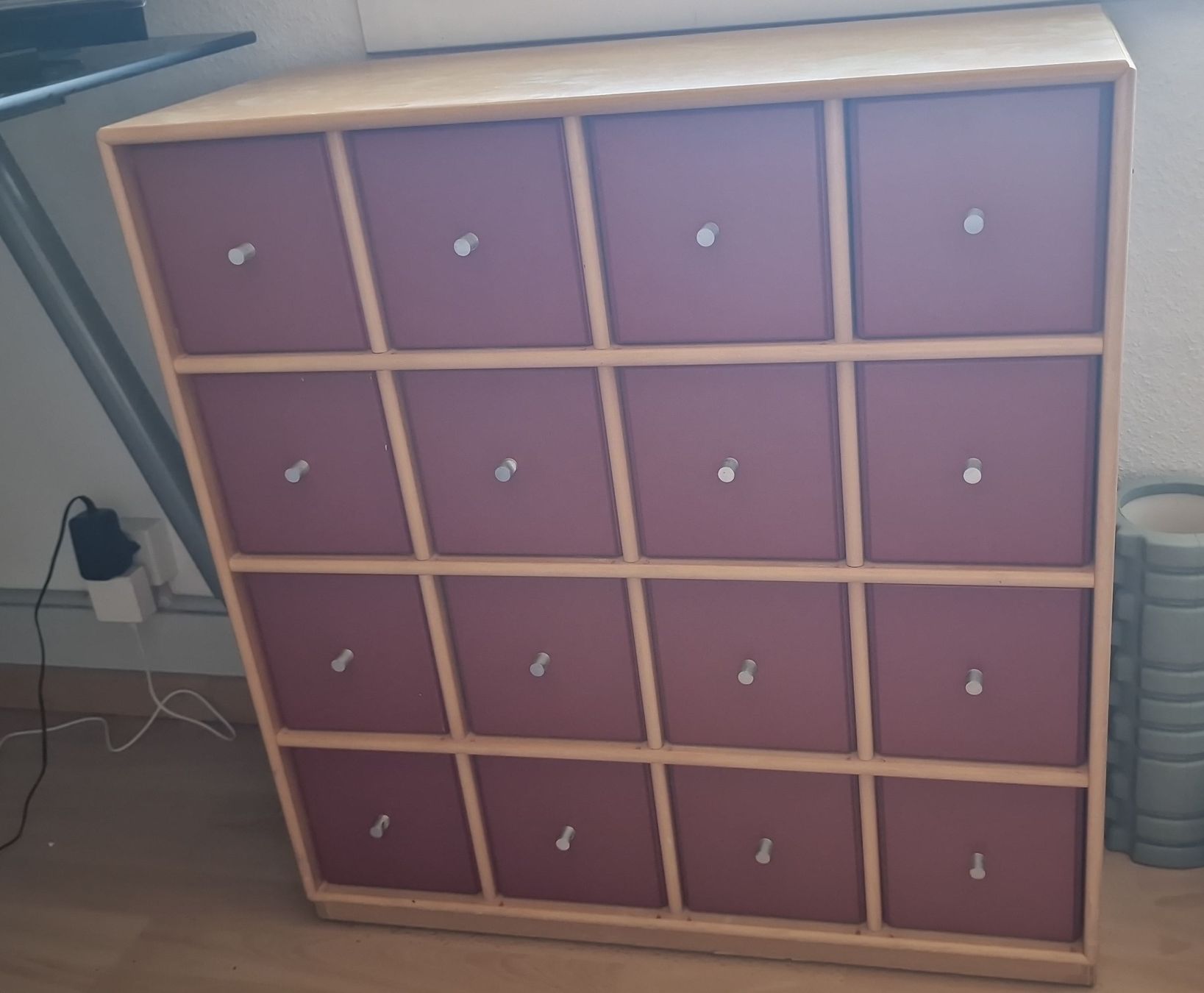 Cassettiere: Robustes CD Möbel mit 16 Schubladen Holzrahmen. – Usato da Bern venduto da mic_5fd9 3