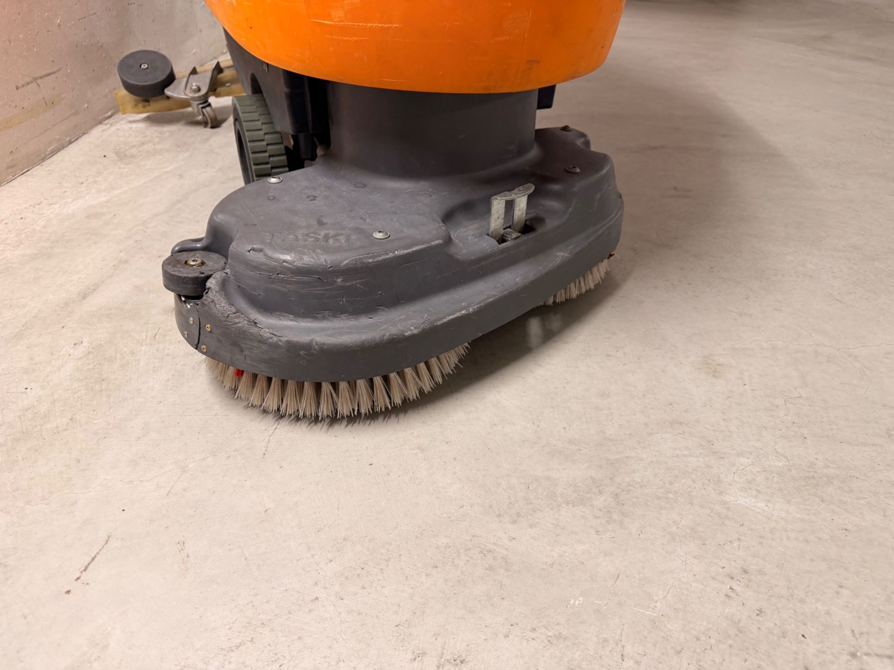 Toutes les machines: Taski Swingo 1255B mit Desomat – D'occasion à Rüschlikon par am6000 7