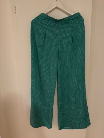Hosen Damen Grösse 38 gruen bedruckt
