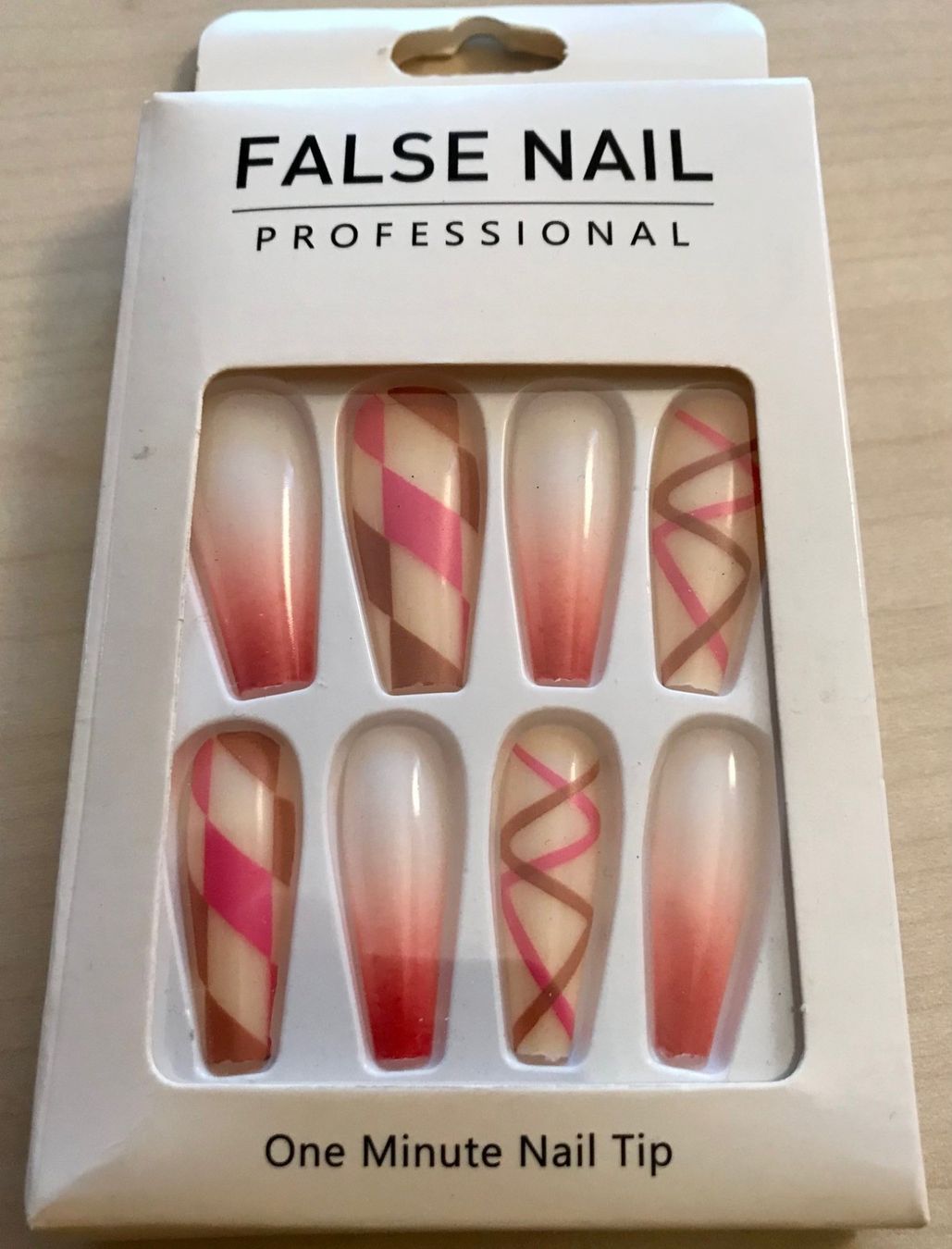 Ongles artificiels: Fake nails – Neuf avec emballage d'origine à Delémont par CH_Marc