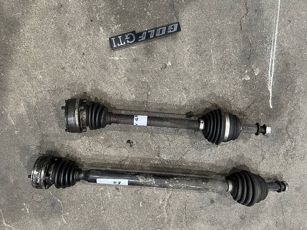 Tutti pezzi di ricambio auto: Schlachte VW Golf 1 GTI 1,6l – Usato da Safenwil venduto da vw-teile 2