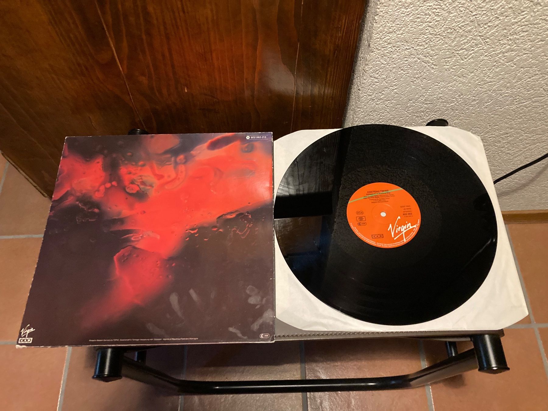 Dischi in vinile: Cocteau Twins - Echoes In A Shallow Bay (12") – Usato da Fribourg venduto da Karushi 1