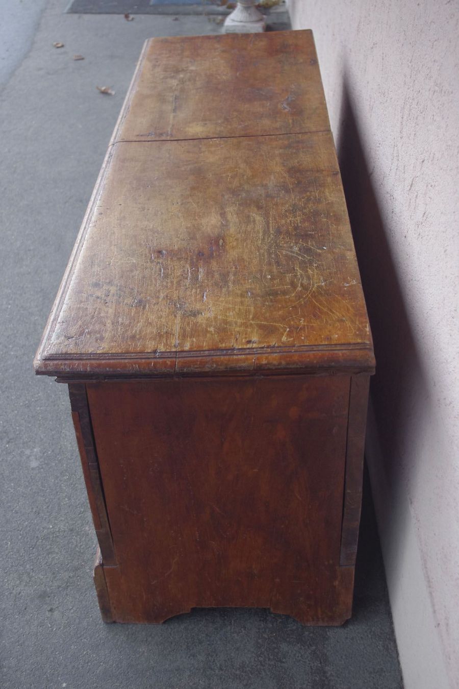Cassapanche: massive Nussbaum-Truhe um 1800 – Usato da Meggen venduto da Trouvaillen 3