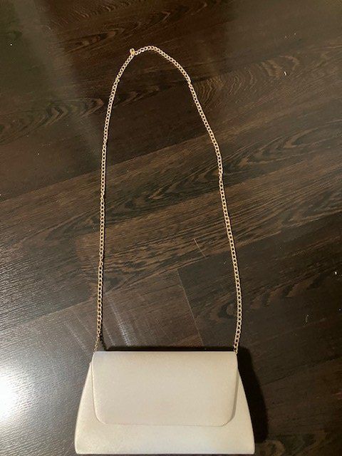 Borse da donna: perlmutt-farbene clutch mit goldkette – Usato da Schwarzenberg LU venduto da kindler007