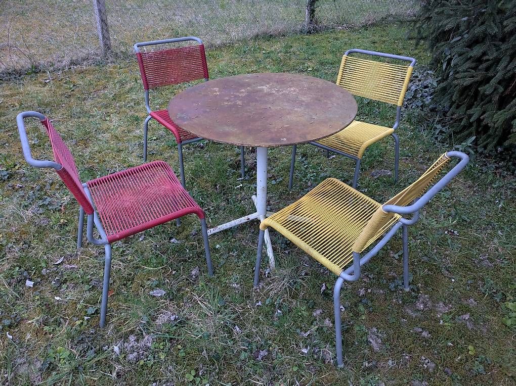 Alle DVDs: Vintage Tisch rund Patina – Gebraucht aus Binningen von Smile-46