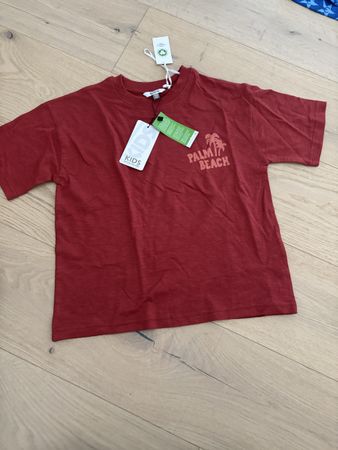 T-shirt neuf taille 128