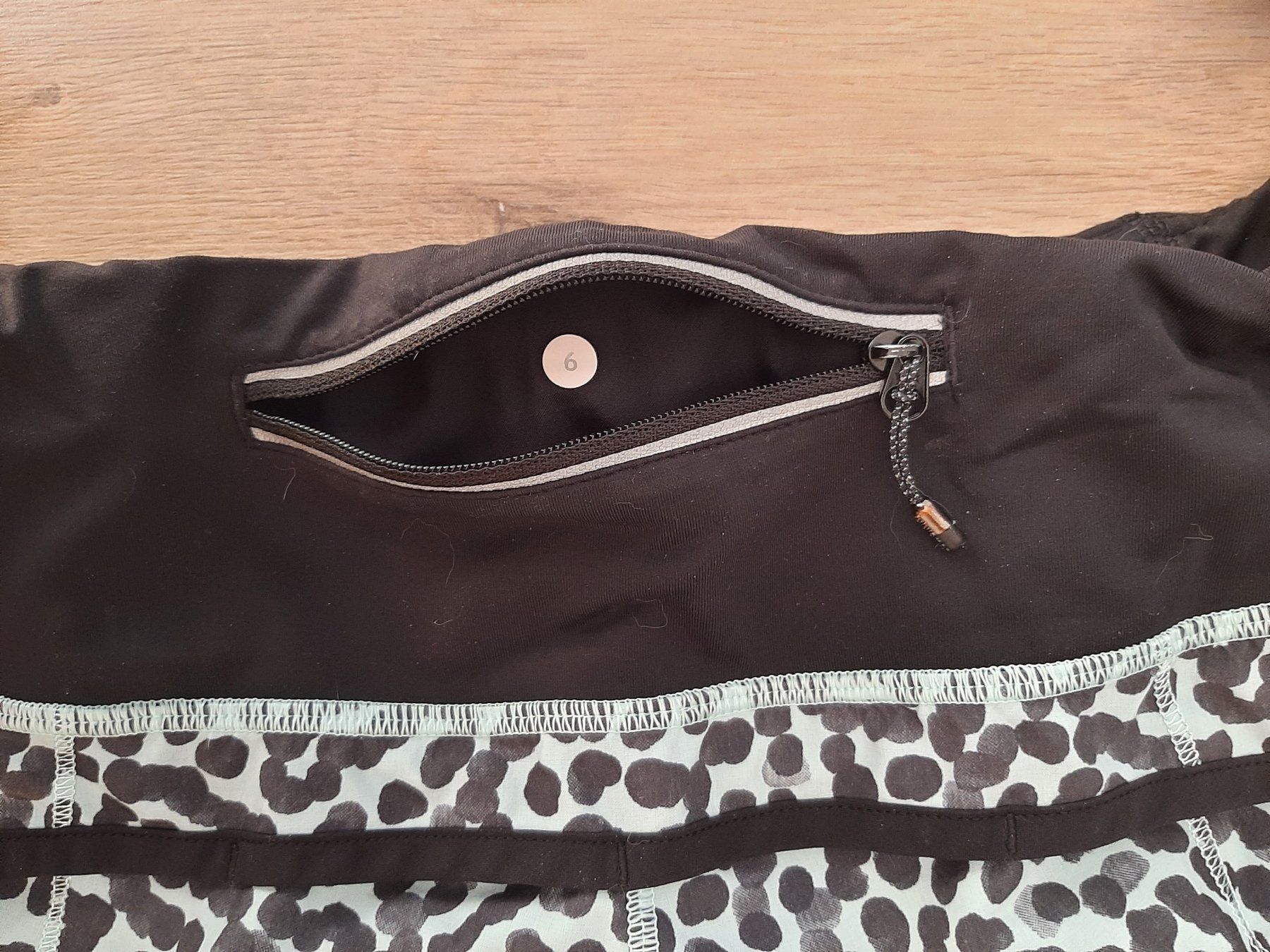 Lululemon Pantaloni: Lululemon, mini short Leo Gr.6 – Usato da Sugiez venduto da RicardoStoleMyData 3