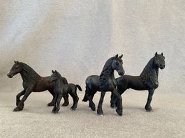 Schleich Friesen Set - 3 Pferde und ein Fohlen