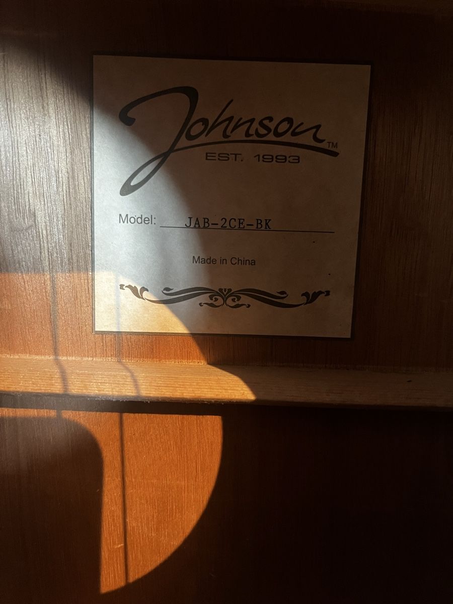Strumenti musicali: E-Akustikbass, Johnson, mit Equalizer – Nuovo (secondo la descrizione) da Rüschlikon venduto da jul_8lpm 1