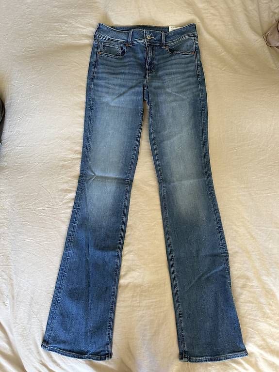 Jeans: American Eagle Low Rise Kick Boot Jeans sz 6 – Usato da Zürich venduto da car_v988