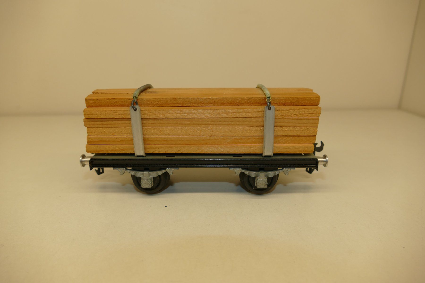 Buco Modellini di ferrovie: Buco 0: SBB Flachwagen mit Holz beladen – Usato da Niederhasli venduto da rail-duerst