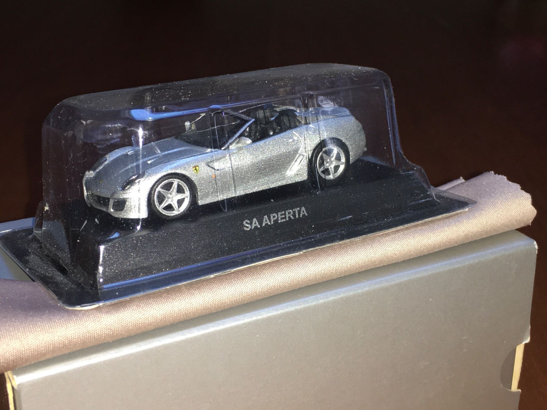 Ferrari Modellini d'auto: Ferrari SA Aperta 1/64 no Mini GT – Nuovo (secondo la descrizione) da Wohlen AG venduto da PrivatSammlung 4