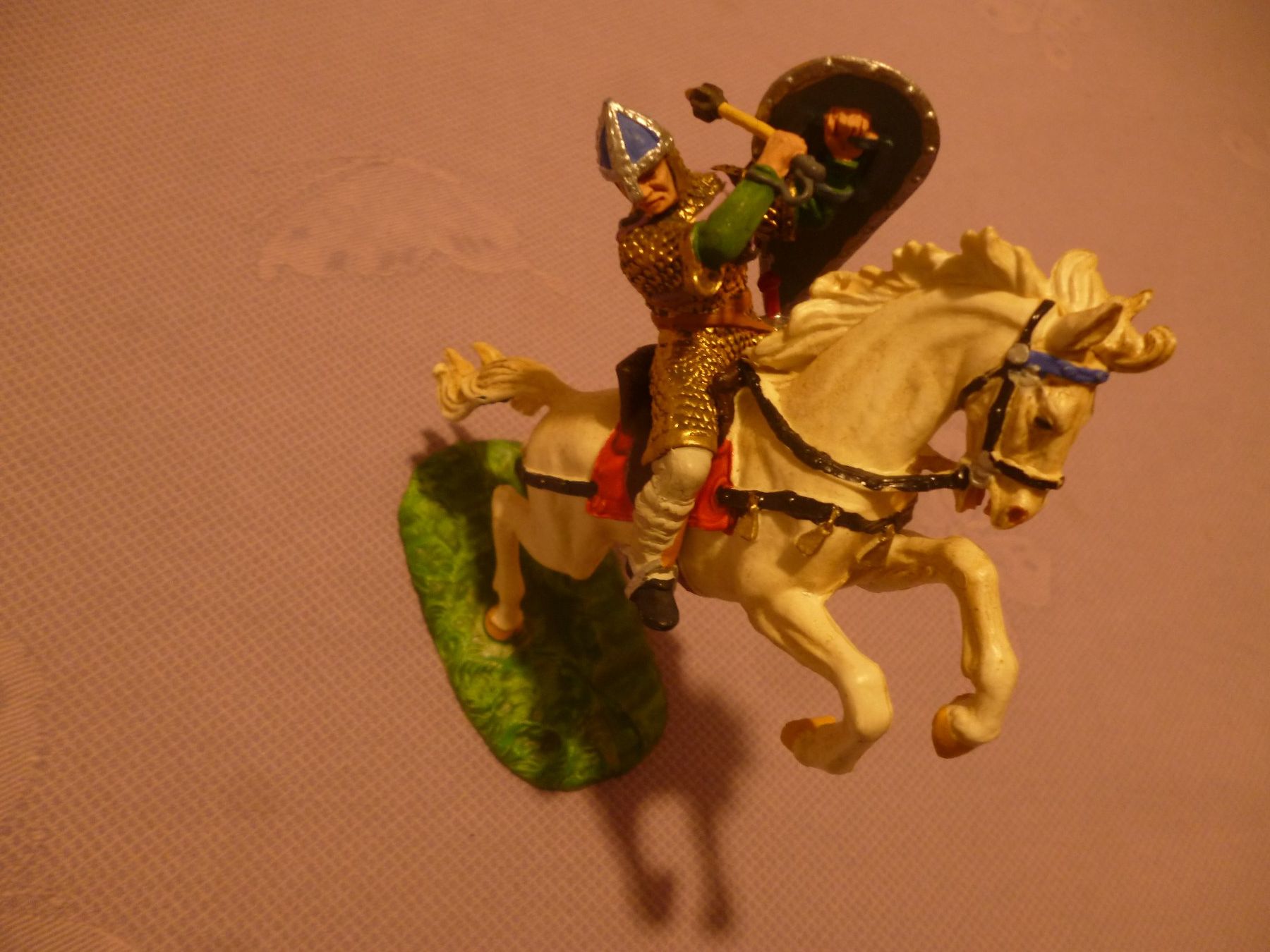 Figuren: Ritterfigur auf Pferd, detailreich bemalt, (ELASTOLIN) – Gebraucht aus Volketswil von nemo2000 5