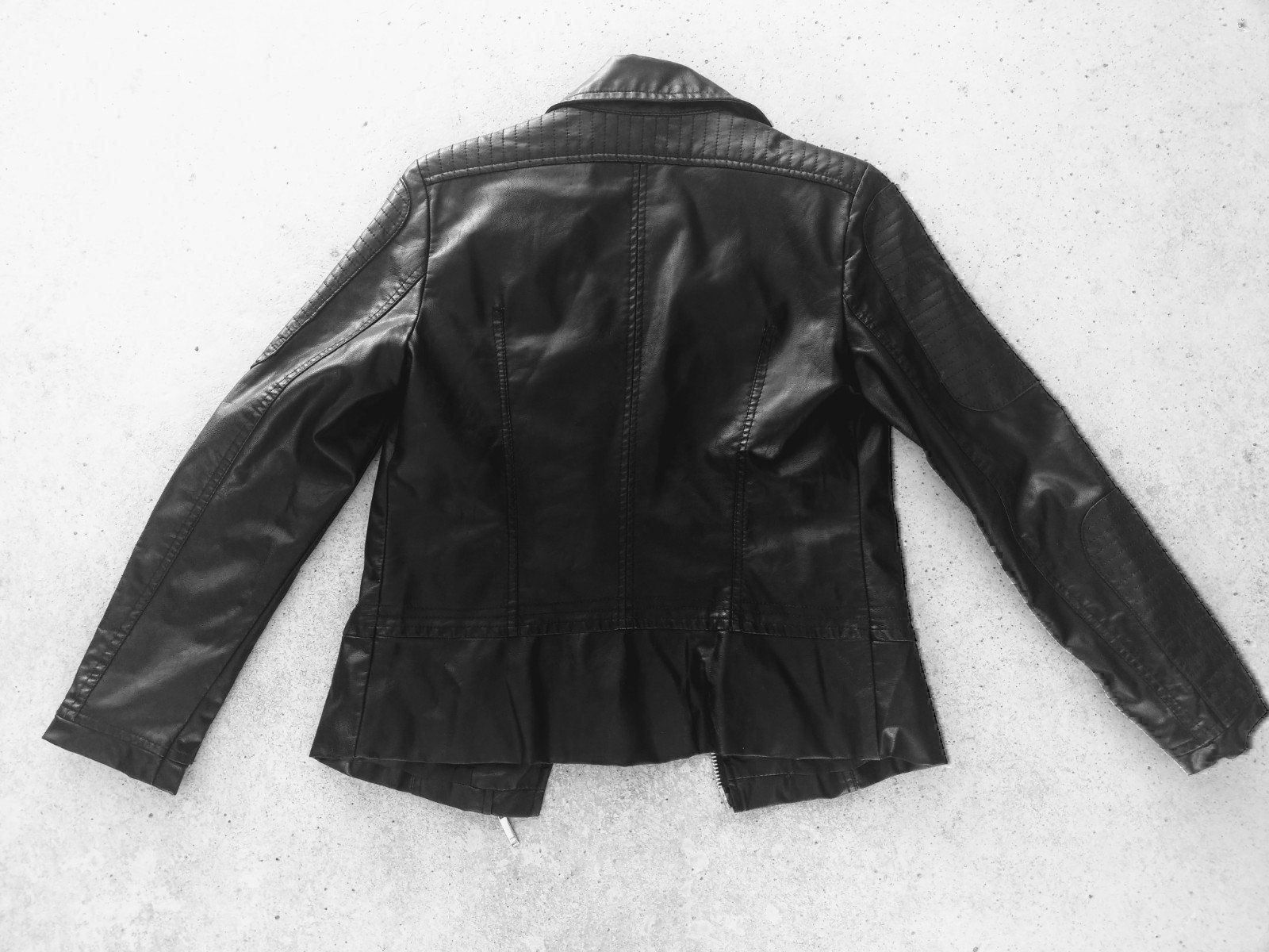 Giacche: Schwarze Kunstleder-Jacke – Usato da Ettingen venduto da gaggalari 2