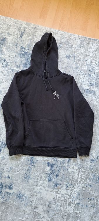 Pullover & Sweatshirts: Schwarzer Mister Tee Hoodie, Grösse M - Lässiger Style🤞 – Gebraucht aus Beromünster von gha_pd9j