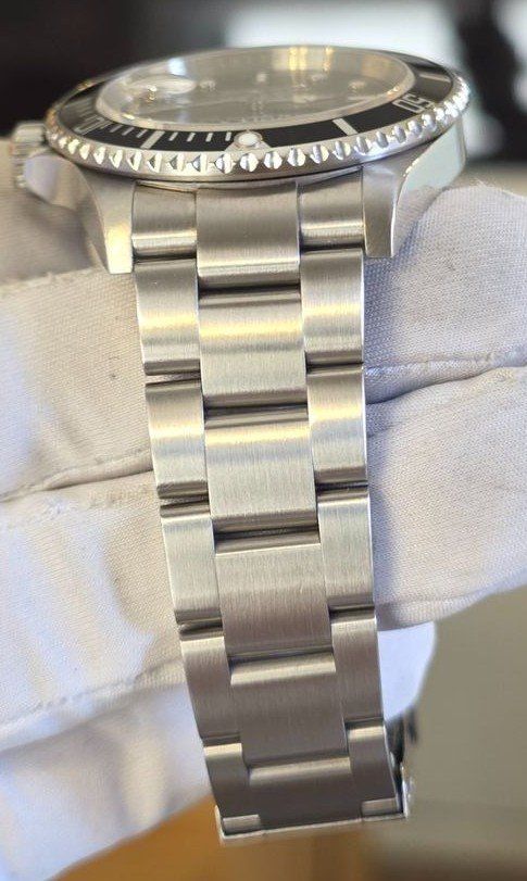 Rolex Uhren: ROLEX SUBMARINER DATE / Ref. 16610 / 2010 - Serviced – Gebraucht aus St-Légier-Chiésaz von candidog 3
