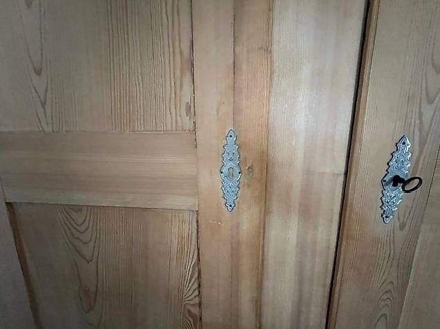 Armoires: Holzschrank  – D'occasion à zürich par camelus 2