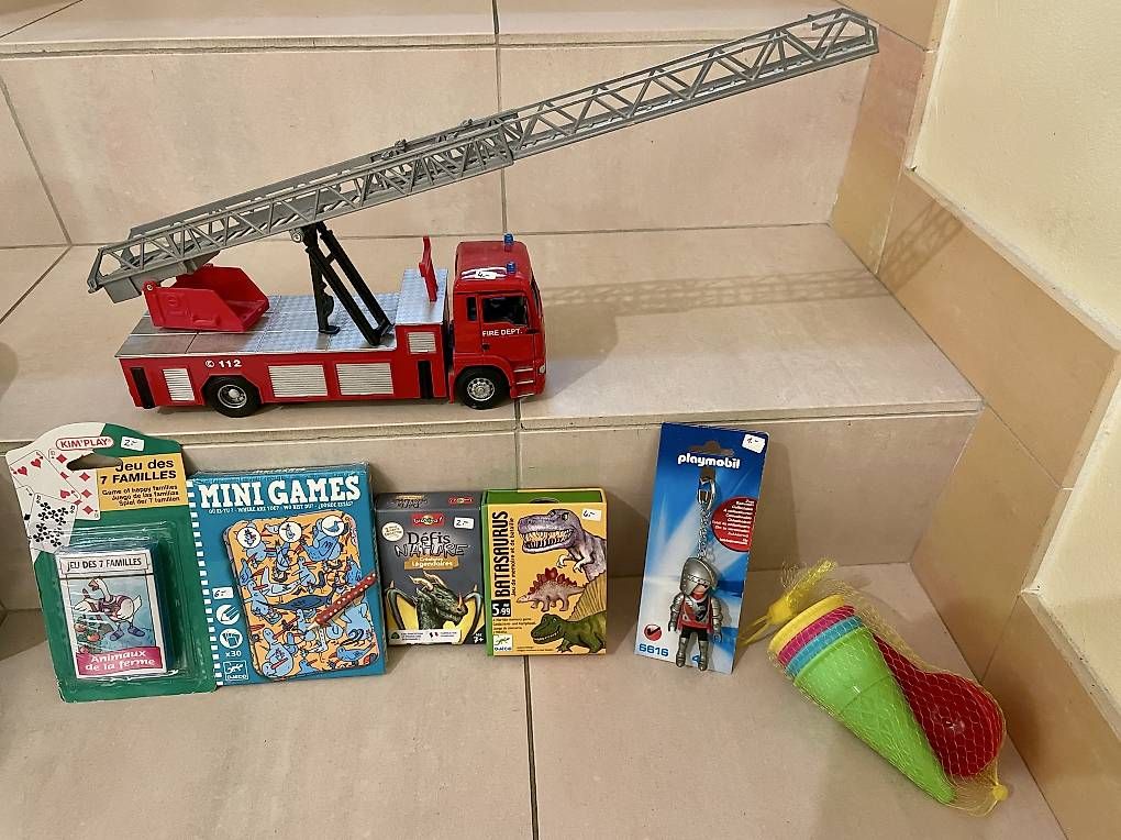 Giocattoli: Jeux et jouets pour enfants – Usato da Corcelles-pres-Concise venduto da Dilem 1