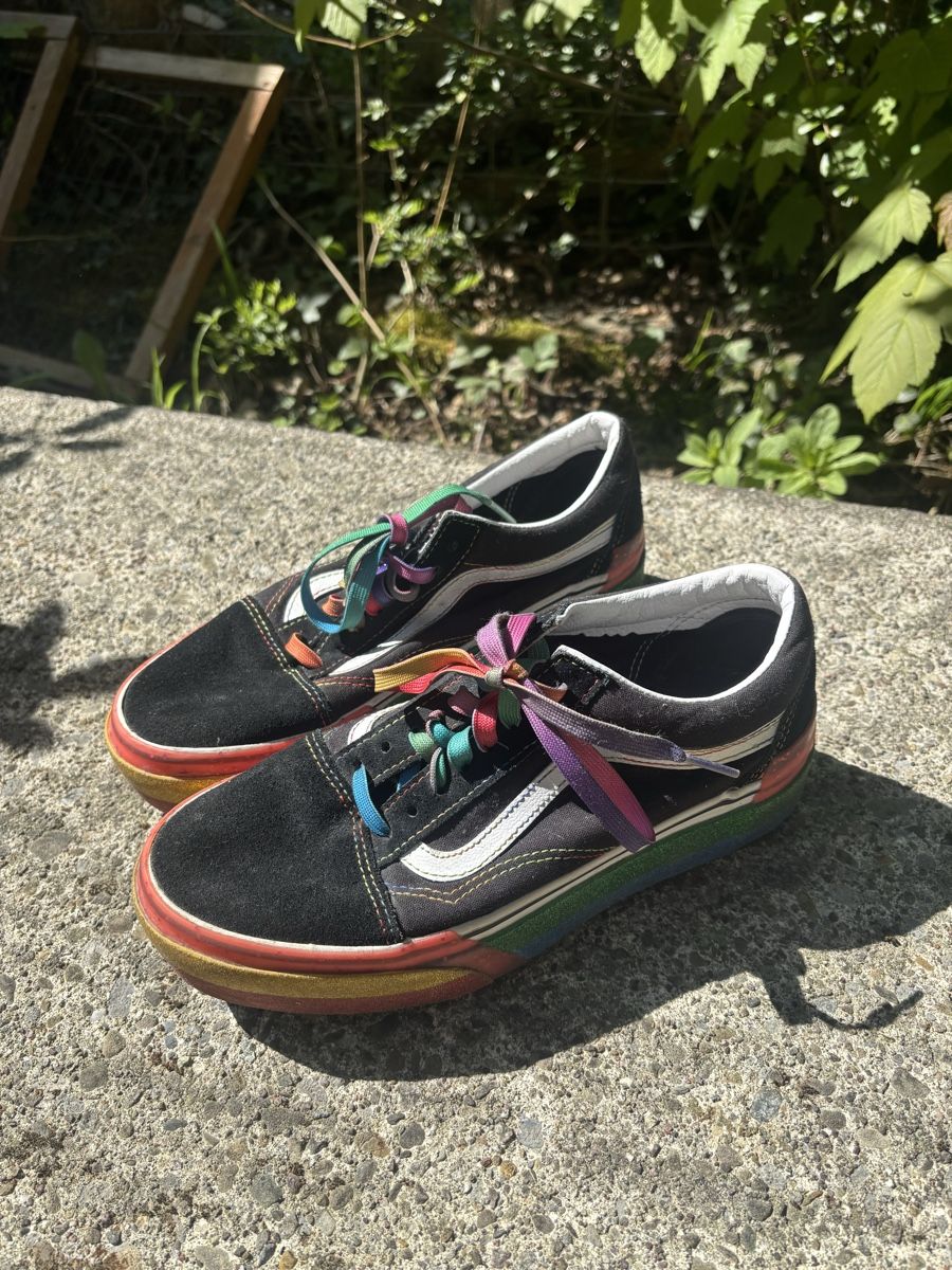 Vans Scarpe da donna: Vans Old Skool Rainbow Platform Gr. 39 schwarz bunt – Usato da Gockhausen venduto da stella.frei