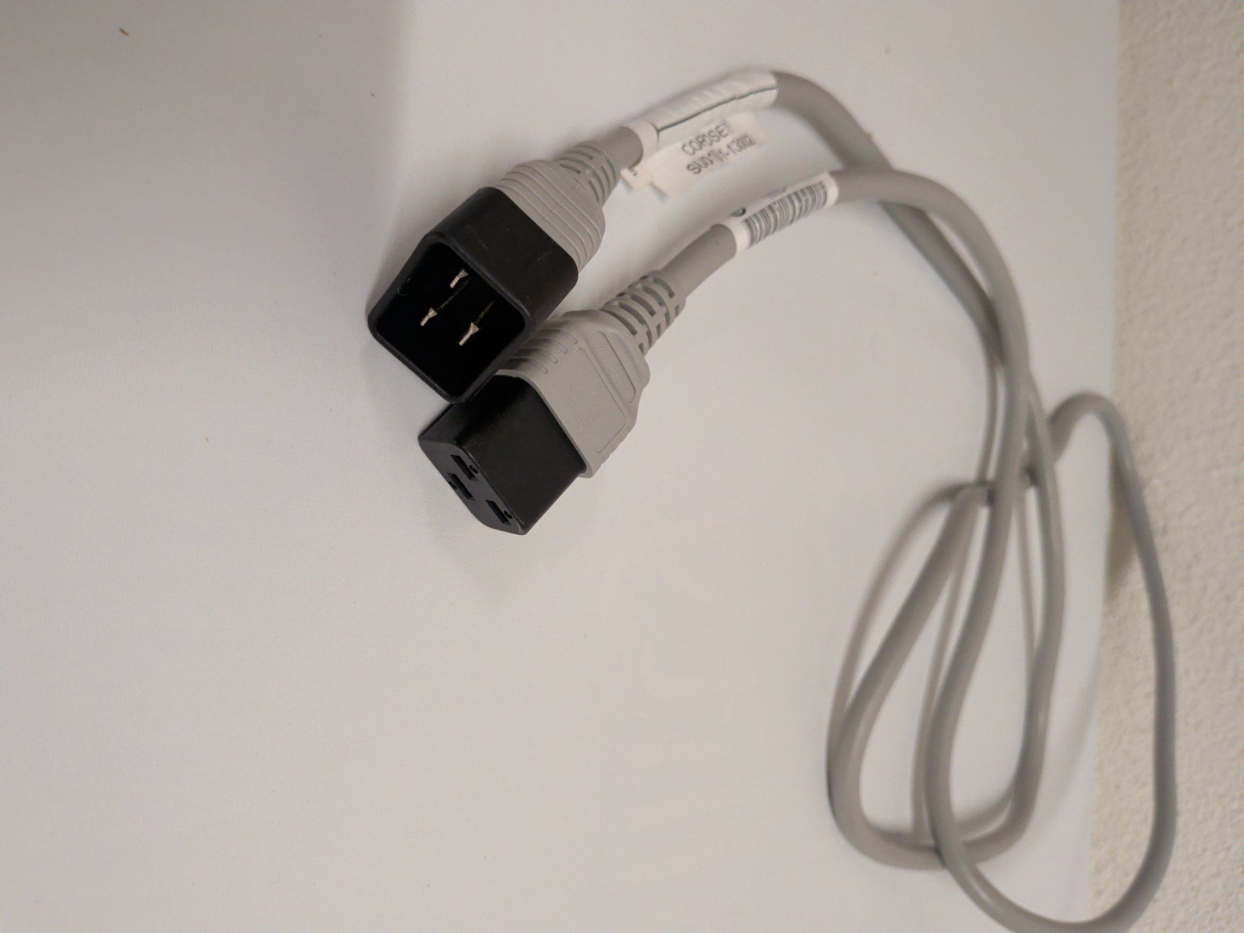 Kabel: Kaltgerätekabel C14 2m – Gebraucht aus St. Niklausen LU von Sebastian-D