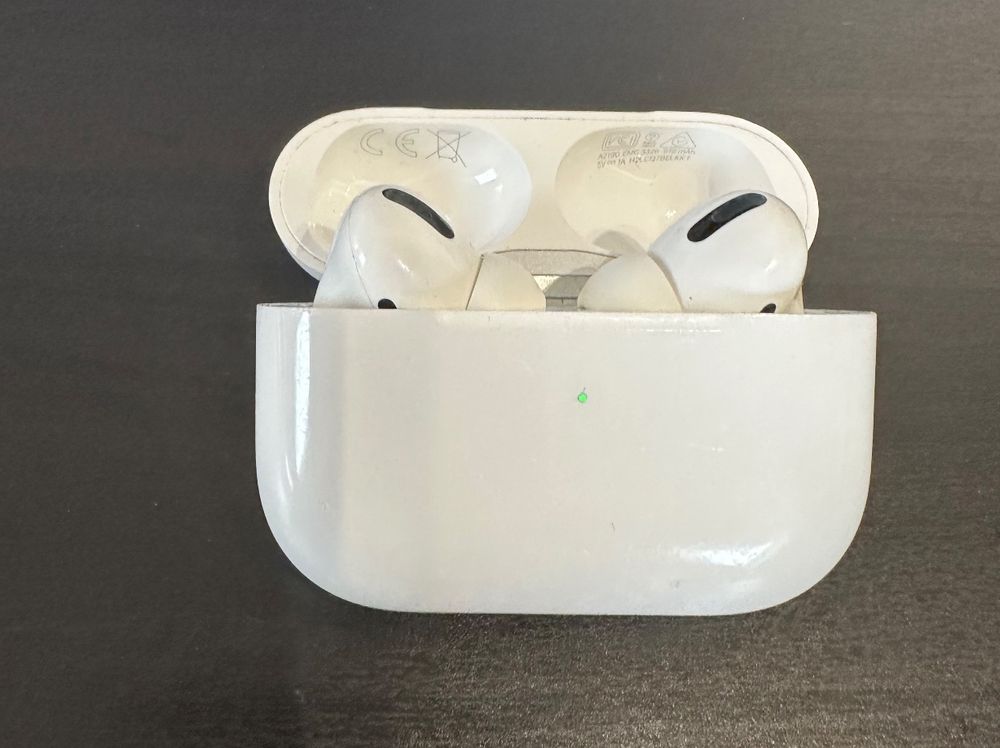 Apple AirPods Pro (MWP22Z/A) inkl. Ladecase  (kleines Manko) 1