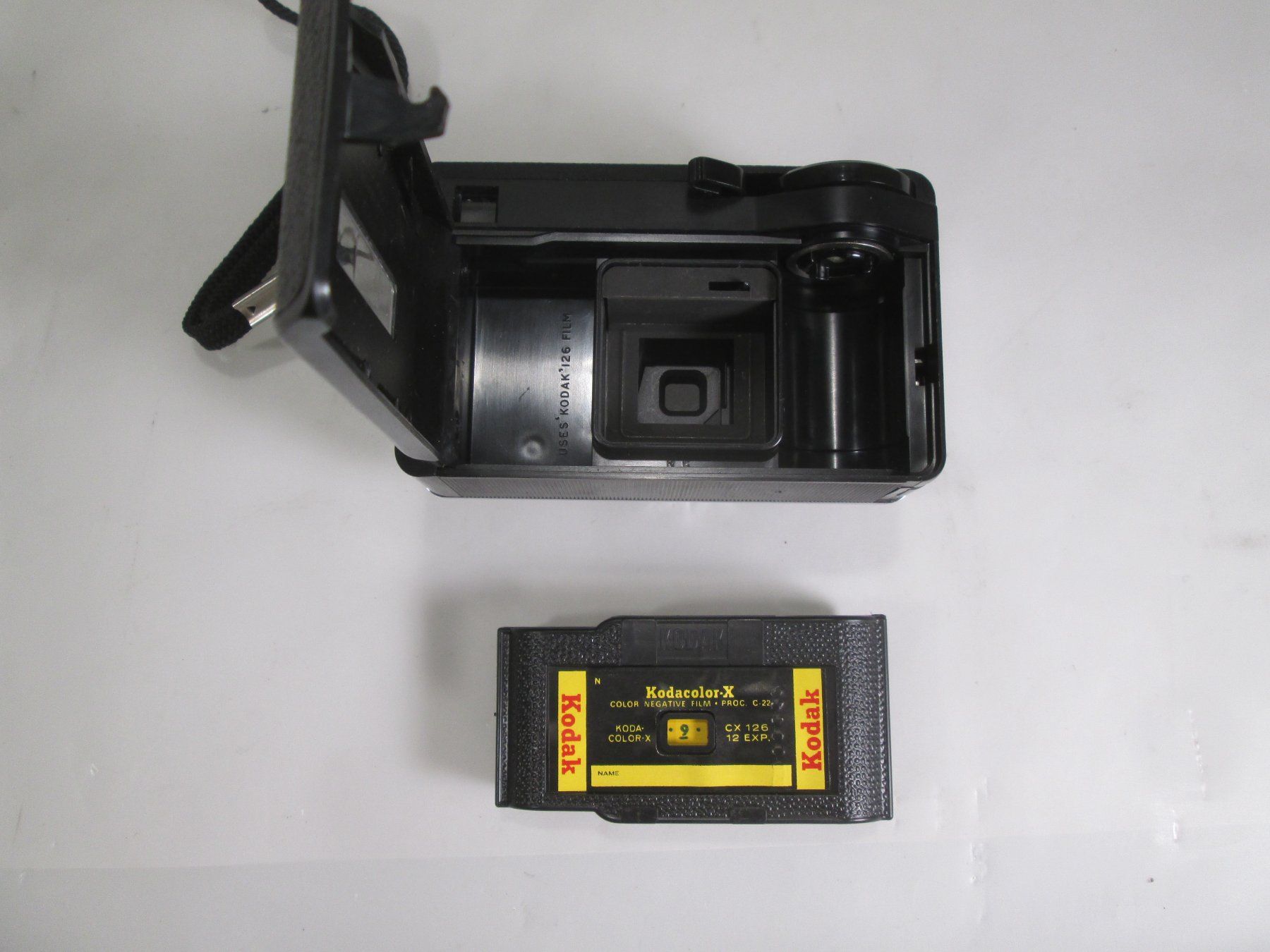 Kodak Kamera: original KODAK Instamatic 155x / Analogkamera – Defekt aus Rapperswil SG von designandmore 4