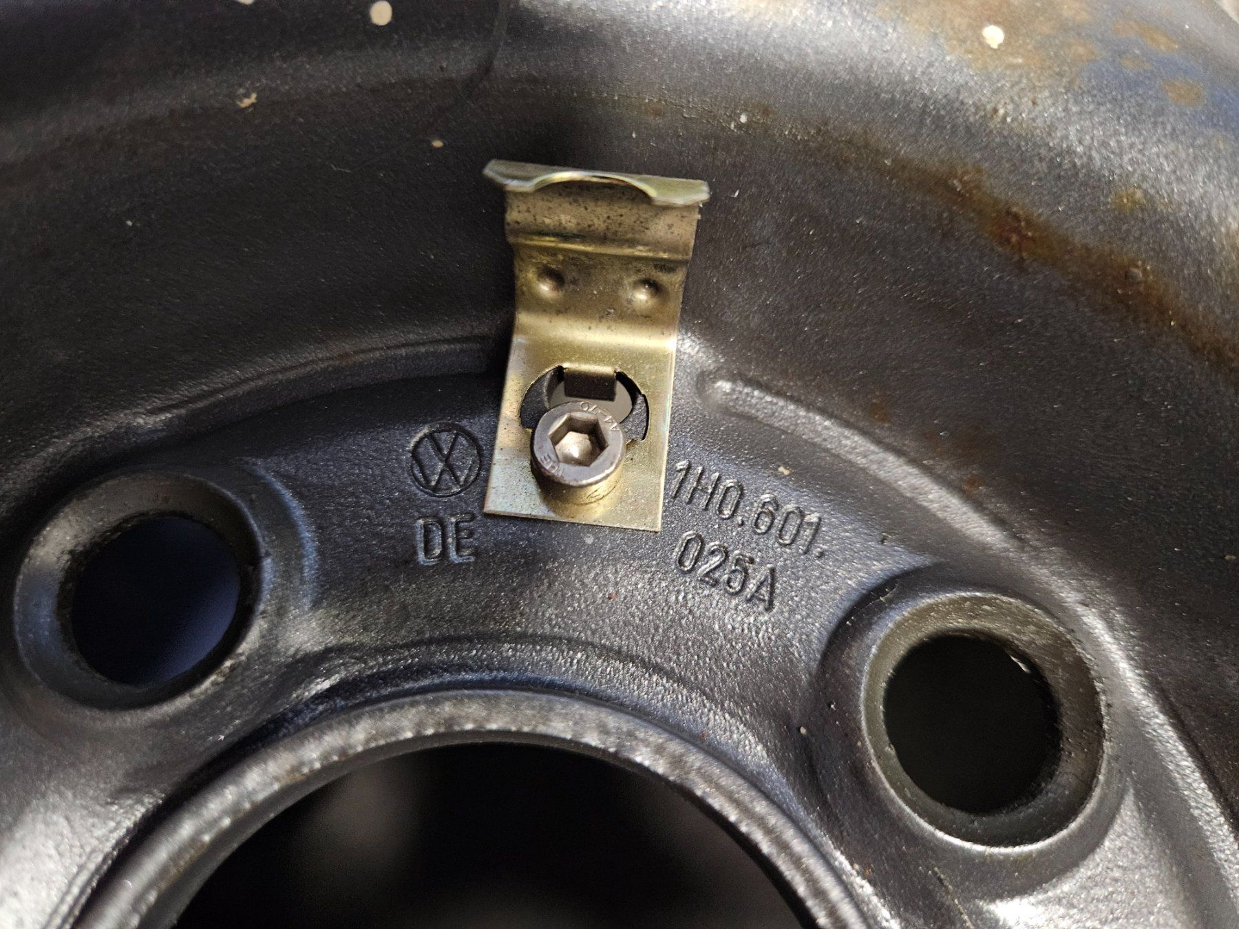 Volkswagen Felgen: 13"-VW Stahlfelgen mit Raddeckel – Gebraucht aus Kallnach von Aircooler 6
