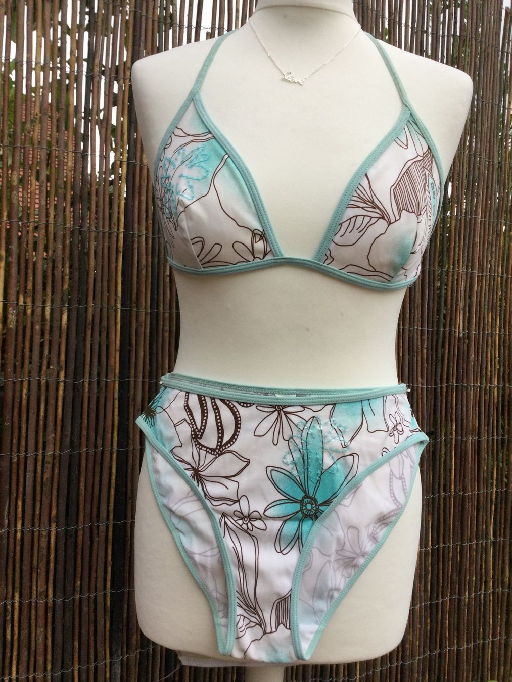 Costumi da bagno & Bikini: Maillot de bain/Bikini motifs fleurs & sequins, taille M – Usato da Agiez venduto da chouchanelle