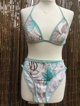 Maillot de bain/Bikini motifs fleurs & sequins, taille M