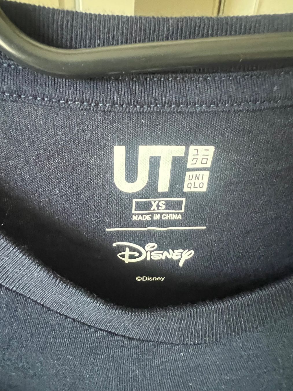 Uniqlo T-shirt: Uniqulo Mickey Mouse T-Shirt – Usato da Widnau venduto da sasabine 1