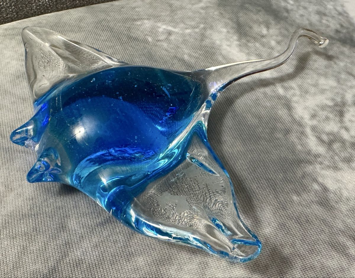 Statuette: Blauer Glas Stingray Mdina Glass Malta – Usato da Oberengstringen venduto da Sunday2
