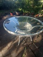 Wunderschöner Gartentisch : Glas, Metall, Rattan