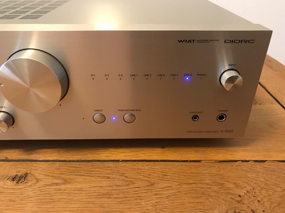 ONKYO A-9050 S / INTEGRIERTER STEREO-VERSTÄRKER (SILBER