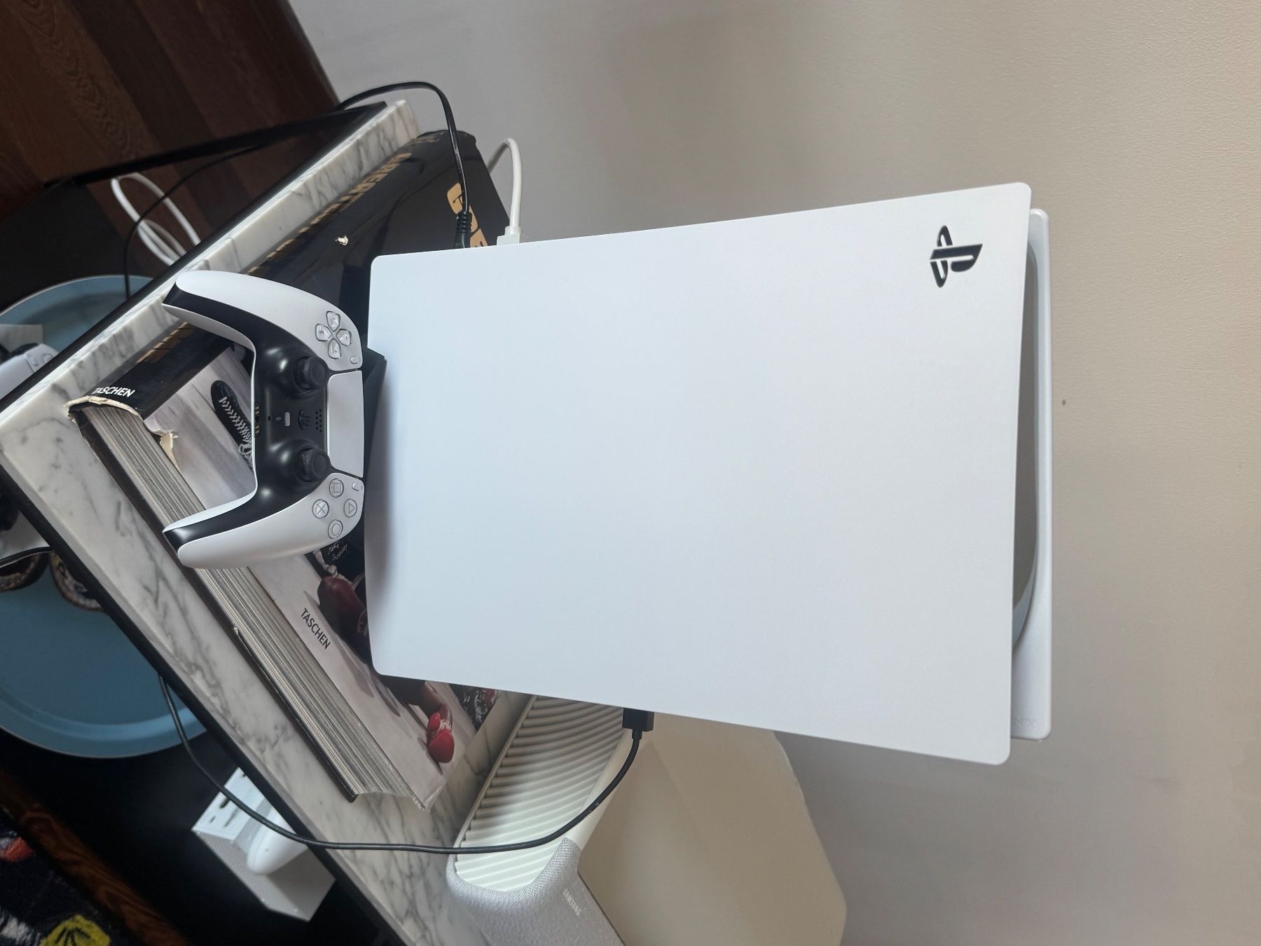 Sony Consoles: Playstation 5 Disc Edition 825GB SSD mit Controller – D'occasion à Zürich par luk_d9jj 2
