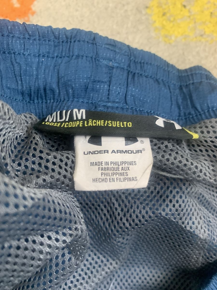 Under Armour Pantaloni: Retro Under Armour Trackpants, Size M, baggy – Usato da Münchenstein venduto da Alpinevintage 1