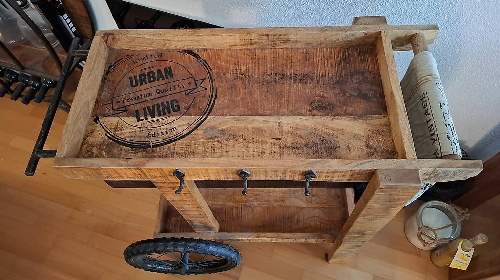 Regale: Rustikaler Servierwagen / Barwagen aus Holz – Gebraucht aus Wädenswil von cel_zt5w 1